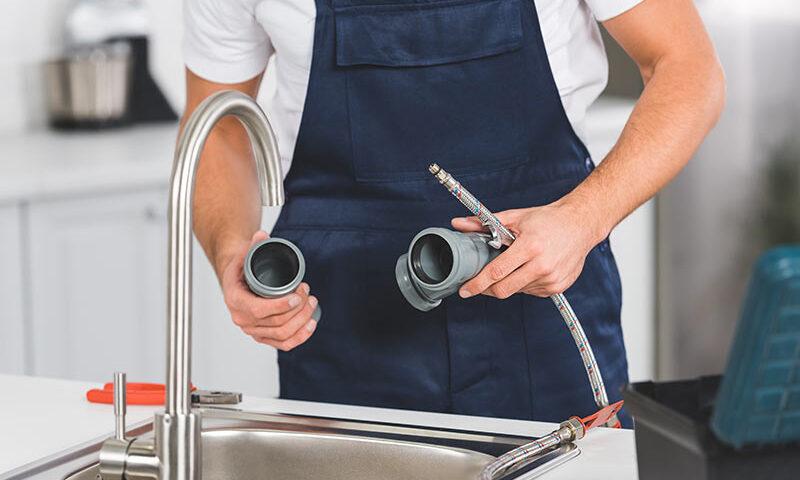 Jakie są koszty udrażniania rur? Sprawdź, co warto wiedzieć przed wezwanem hydraulika!