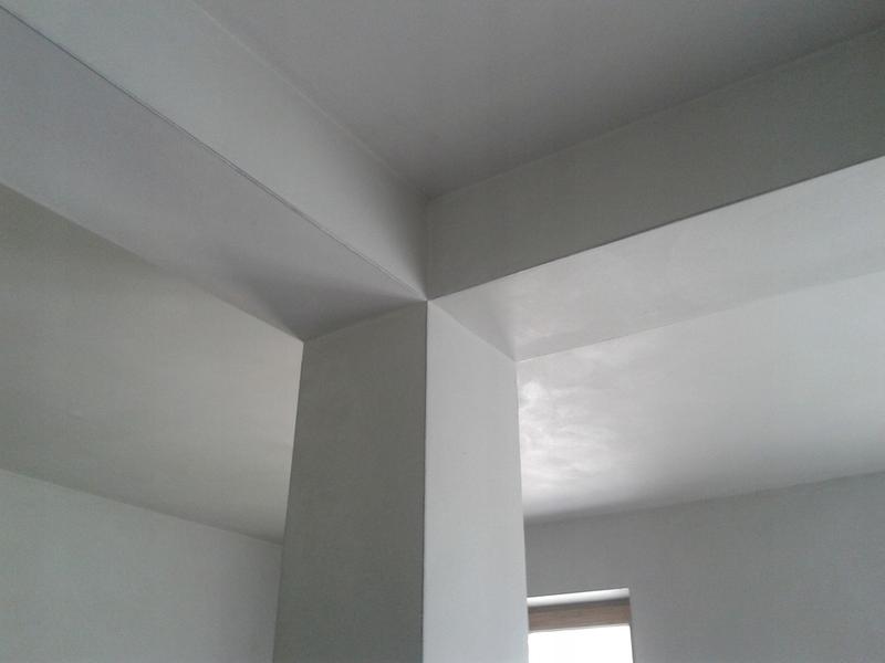 Tynki kwarcowe czy tradycyjne – co wybrać dla idealnego efektu w Twoim projekcie?