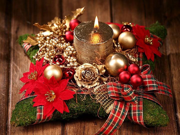 Pomysły na dekoracje świąteczne stołu