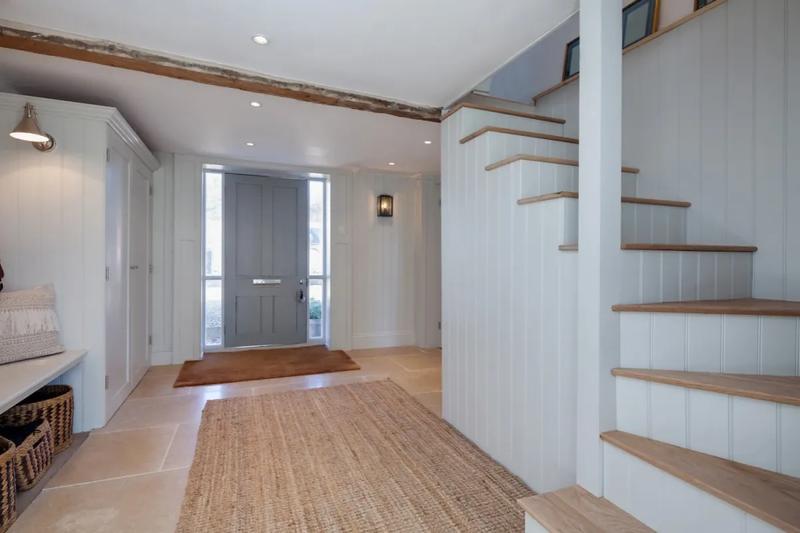 Rozjaśnianie boazerii w domu