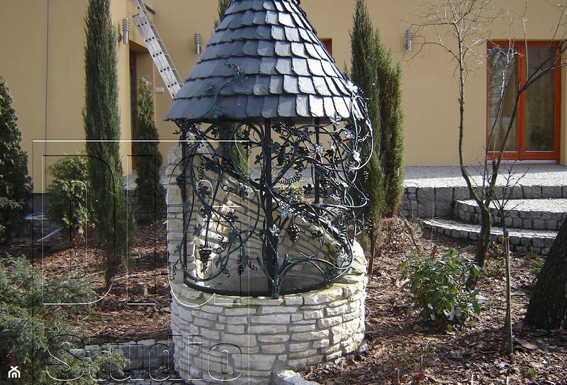 Stylowa zabudowa studni