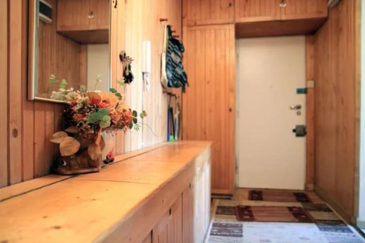 Odkryj 5 sprawdzonych sposobów na skuteczne rozjaśnienie boazerii w Twoim domu