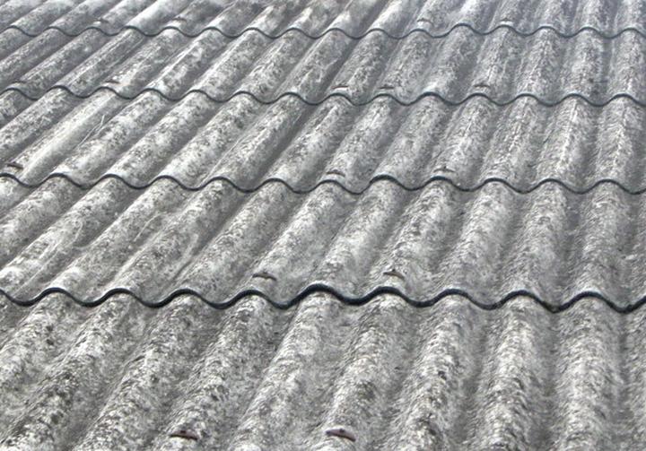 Demontaż dachu azbestowego krok po kroku