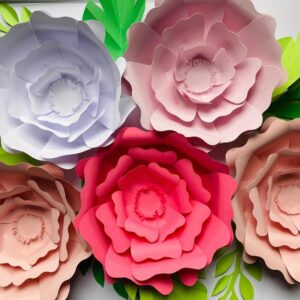 Odkryj magiczne duże kwiaty do salonu: 8 roślin na efektowną dekorację wnętrza