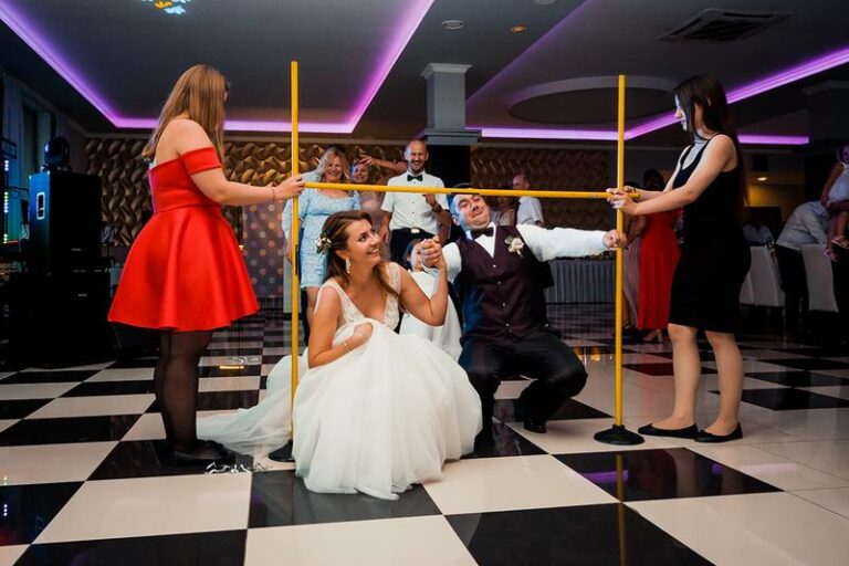 Zabawy, które zachwycą gości: 9 inspirujących konkursów na wesele