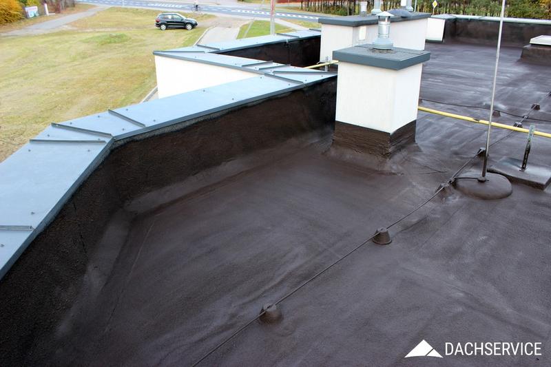 Jakie są koszty smarowania dachu na zimno? Porady ekspertów w zakresie robocizny